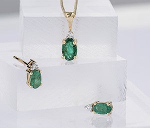 Oval Emerald Necklace - Bijouterie Classique